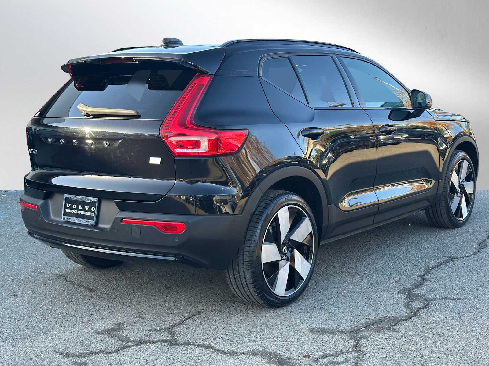 2023 Volvo XC40 Recharge Ultimate photo 2