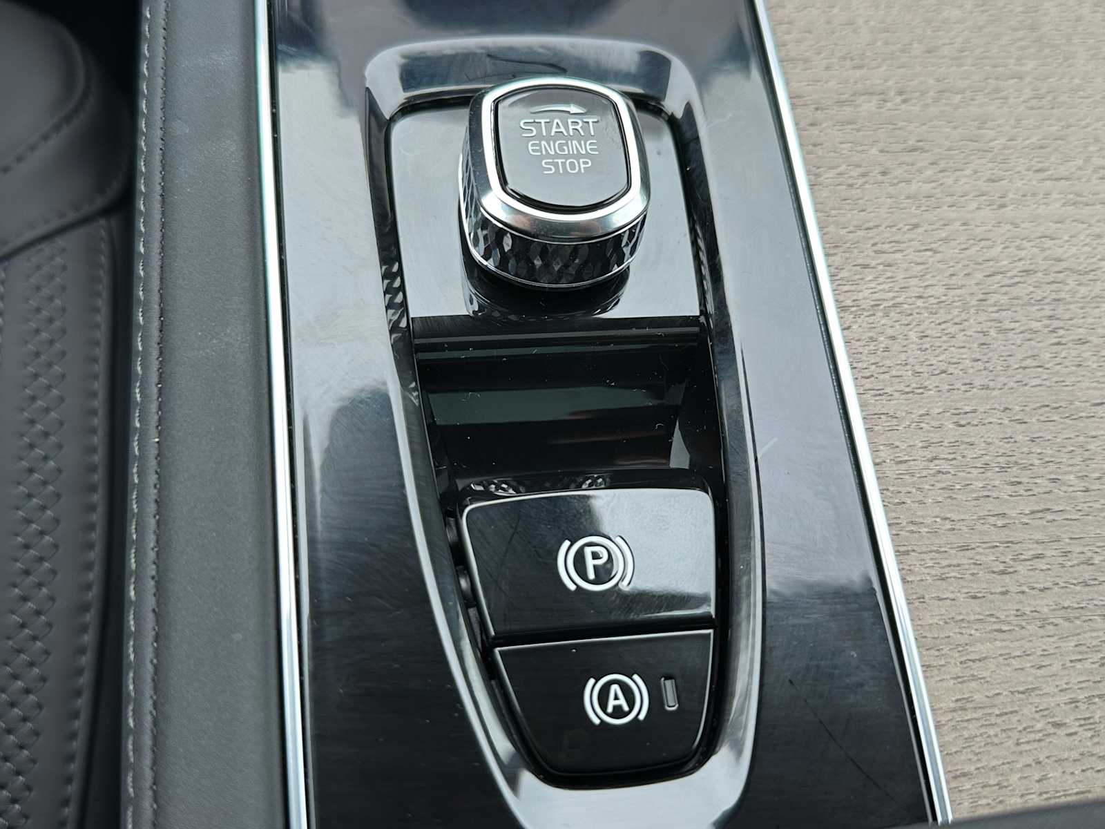 2025 Volvo XC90 Plus - Photo 37