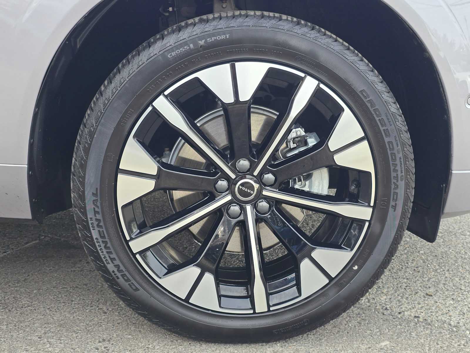 2026 Volvo XC60 Plus - Photo 9