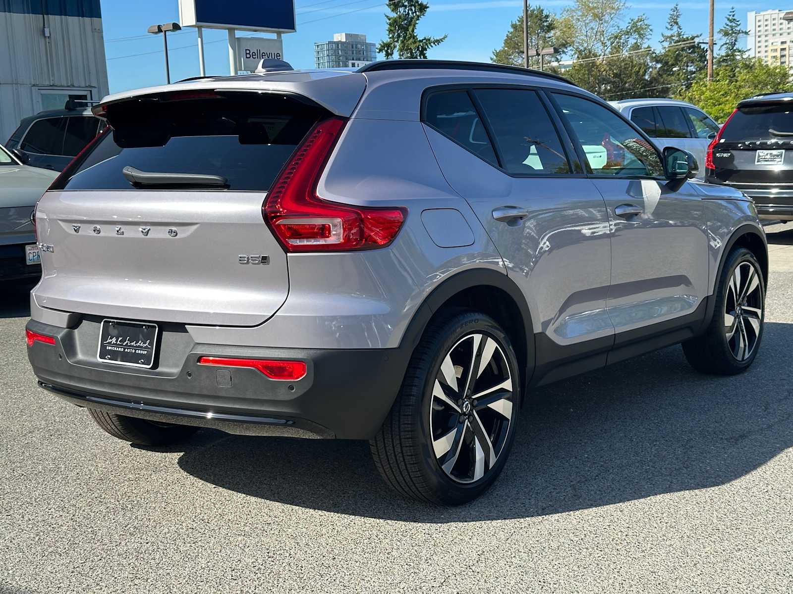 2026 Volvo XC40 photo 4