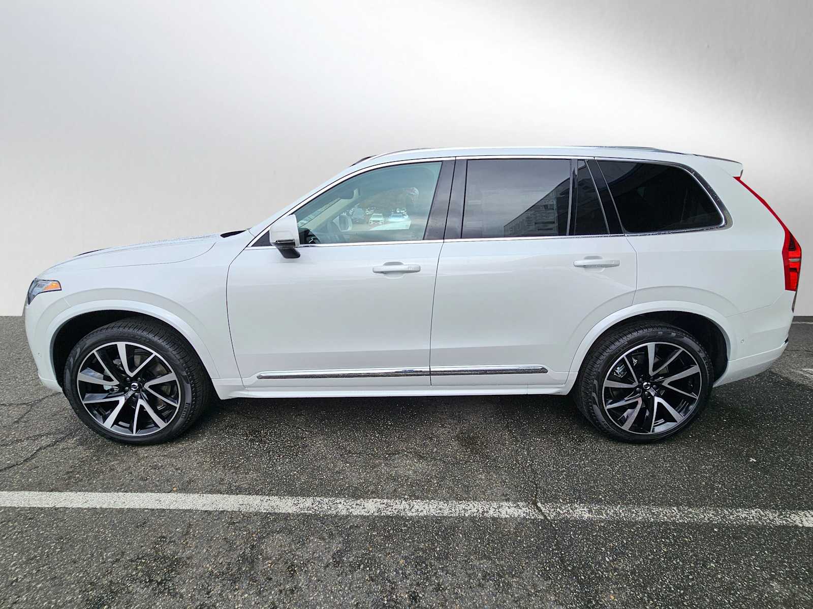 2025 Volvo XC90 Plus photo 2