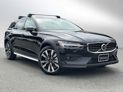 2026 Volvo V60 Cross Country B5 Ultra Wagon