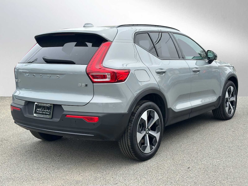 New 2026 Volvo XC40 B5 Plus SUV
