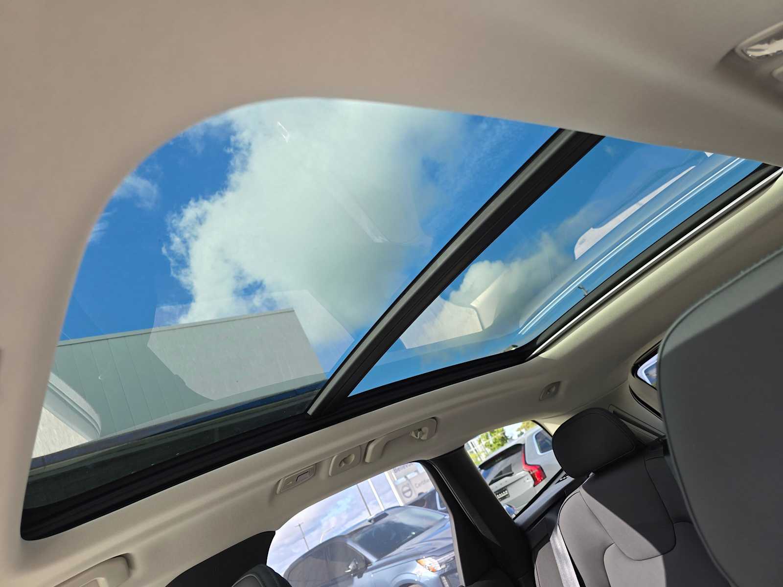 2026 Volvo XC60 Plus - Photo 23