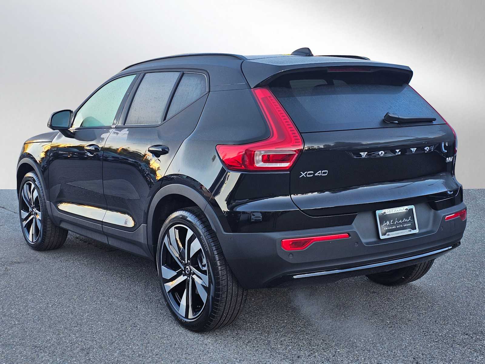 2025 Volvo XC40 Plus photo 3