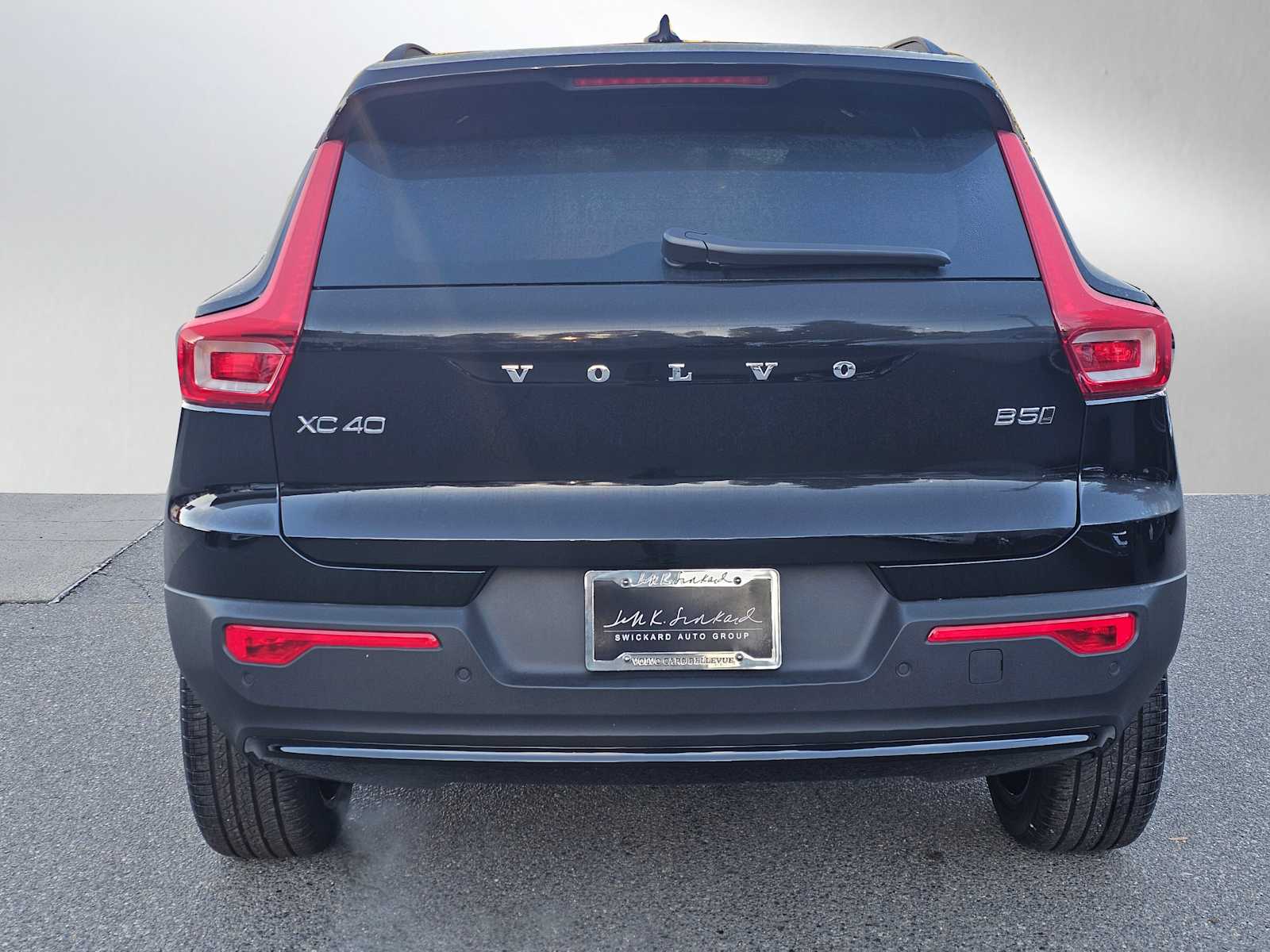 2025 Volvo XC40 Plus photo 4