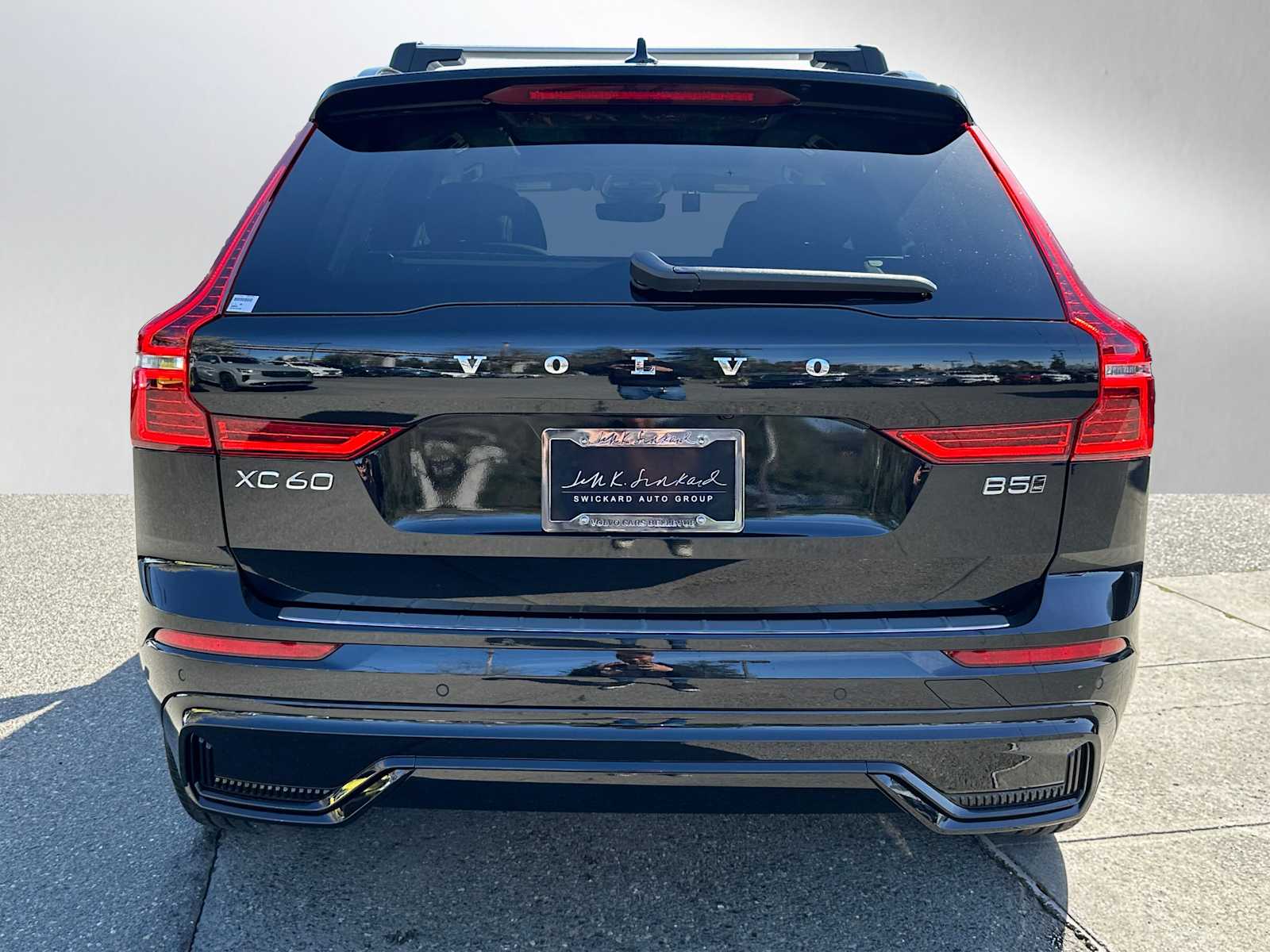 2025 Volvo XC60 B5 Core photo 4