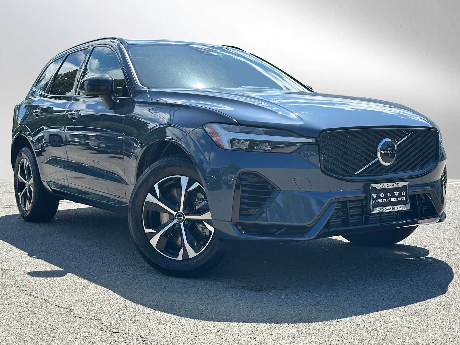 2026 Volvo XC60 T8 Core Dark AWD's photo