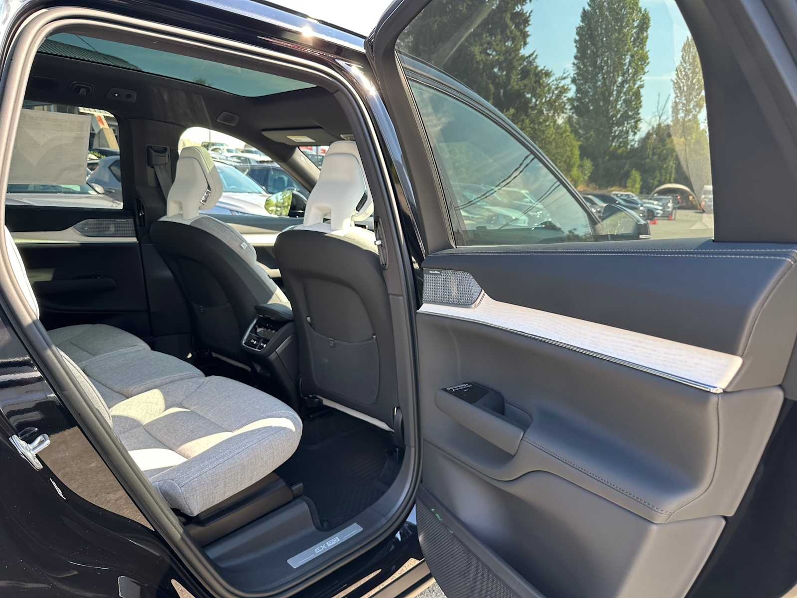 2025 Volvo EX90 Ultra - Photo 13
