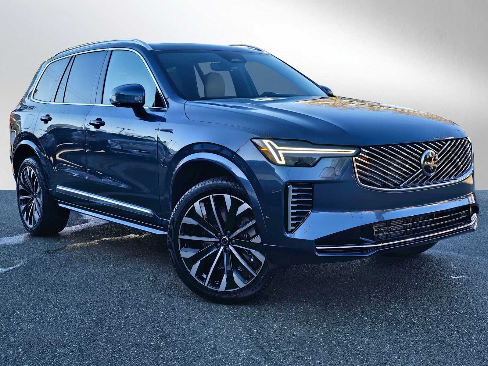 2026 Volvo XC90 B5 Plus Bright 4WD's photo
