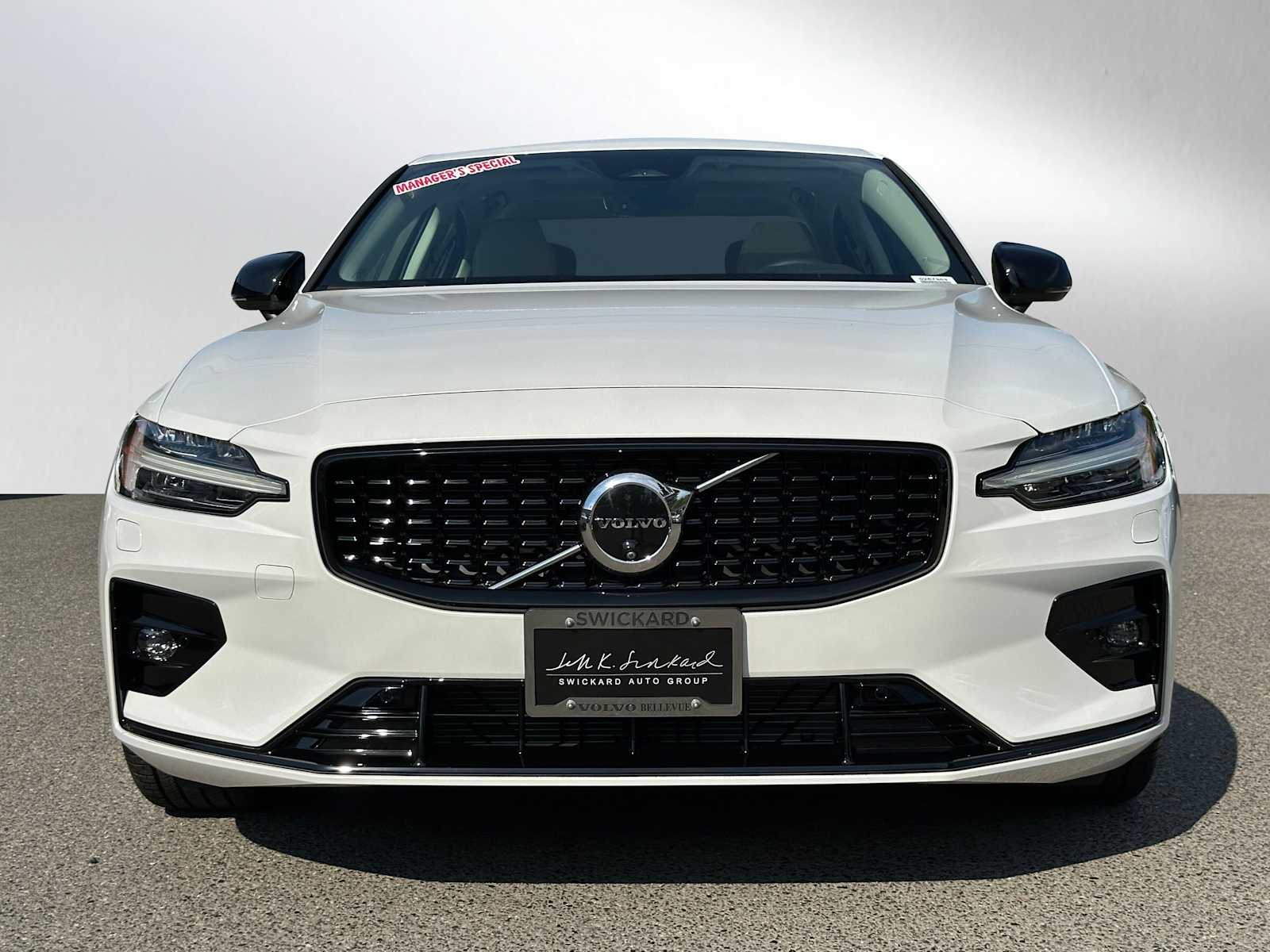 2024 Volvo S60 B5 Plus photo 2