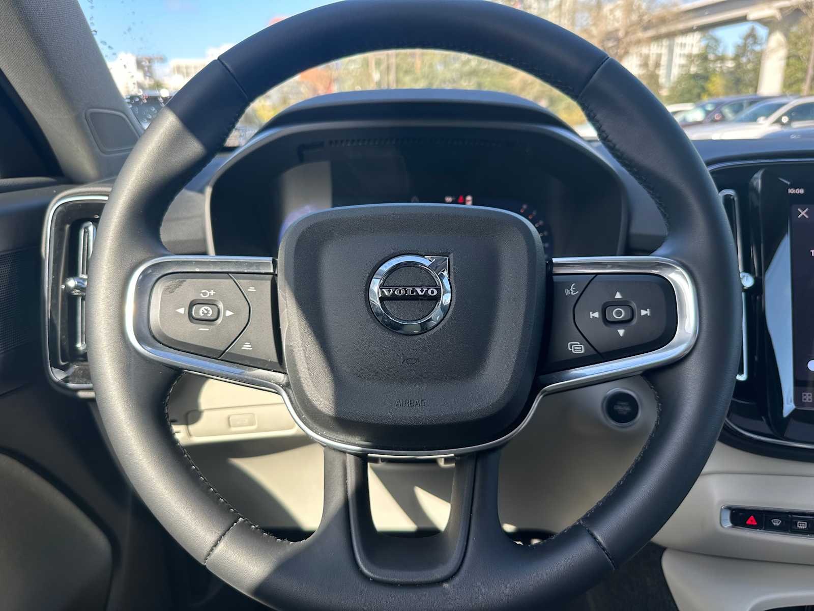 2025 Volvo XC40 Plus - Photo 24