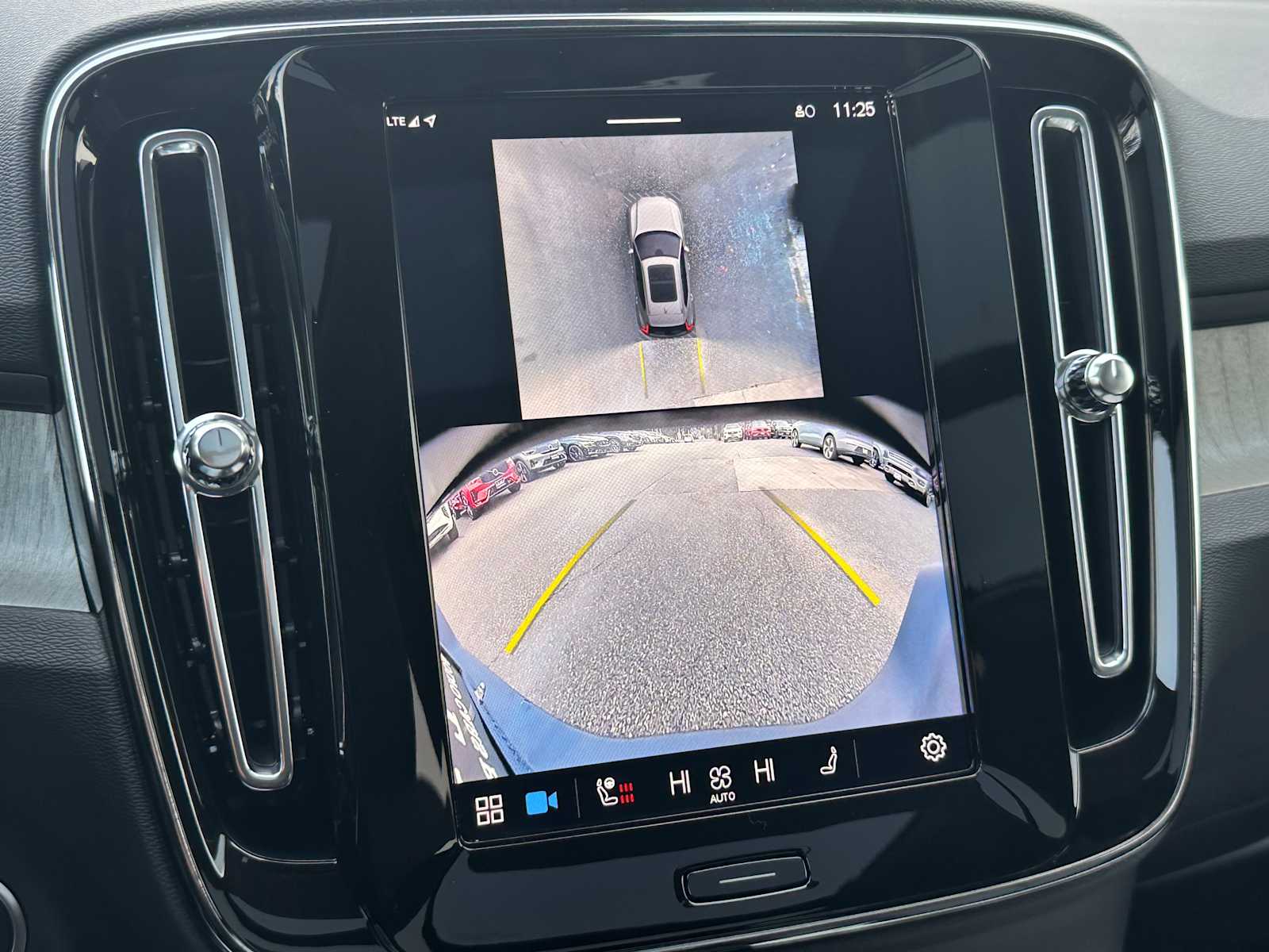 2025 Volvo XC40 Ultra - Photo 26