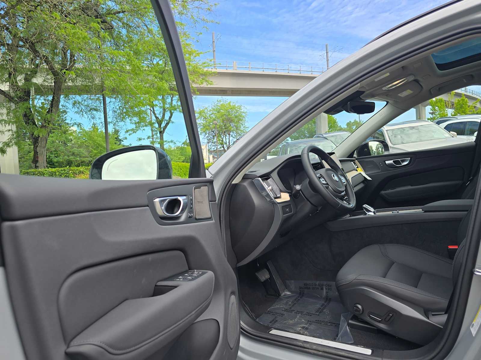 2026 Volvo XC60 Plus - Photo 20