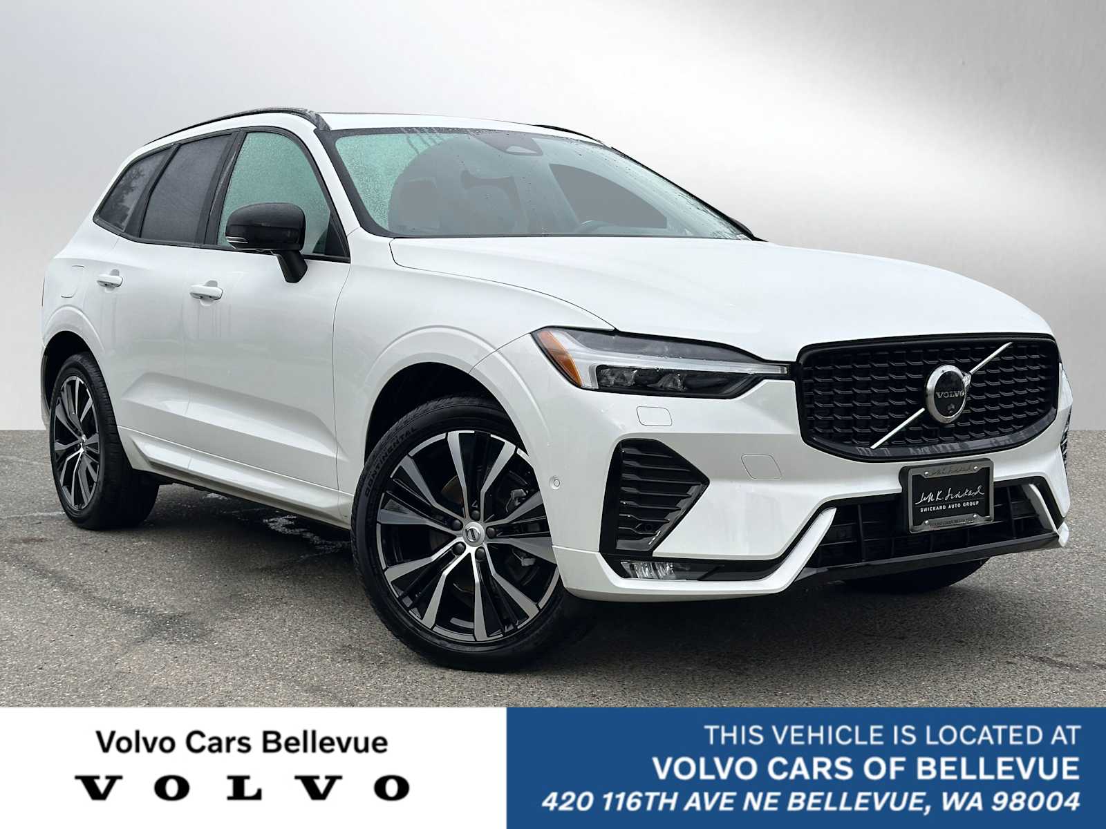 2025 Volvo XC60 Plus's photo