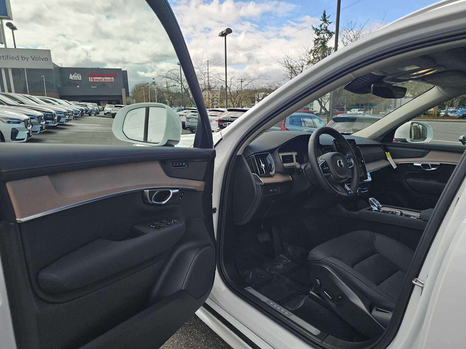 2025 Volvo XC90 Plus - Photo 20