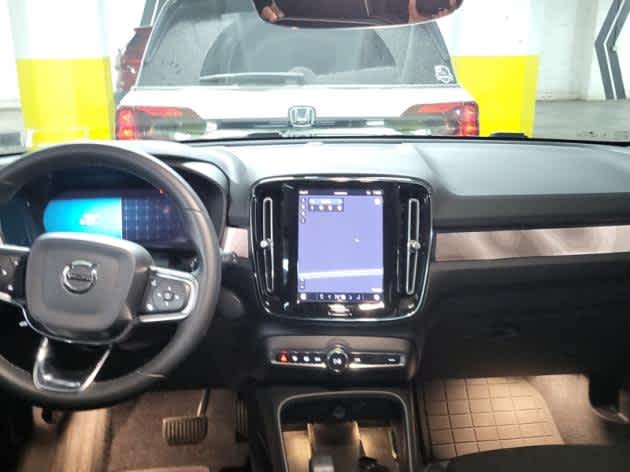 2023 Volvo XC40 Recharge Ultimate photo 2