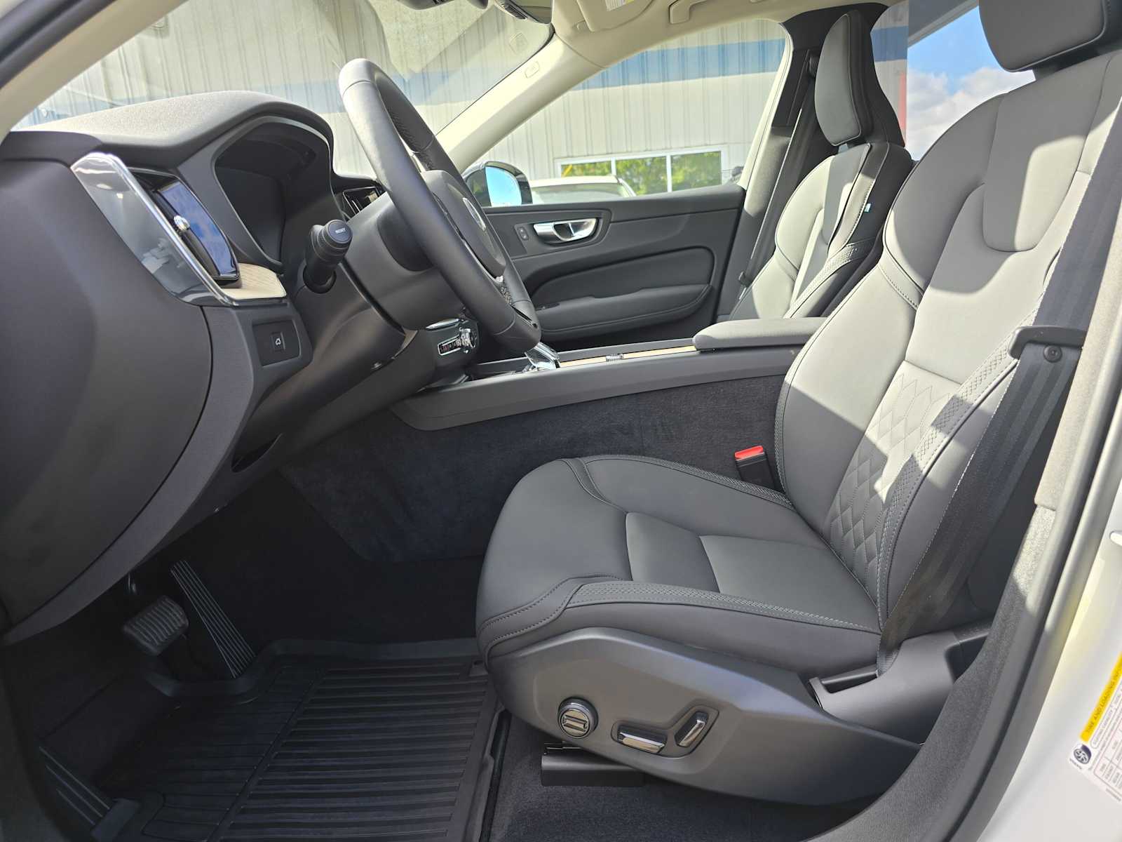 2026 Volvo XC60 Plus - Photo 19