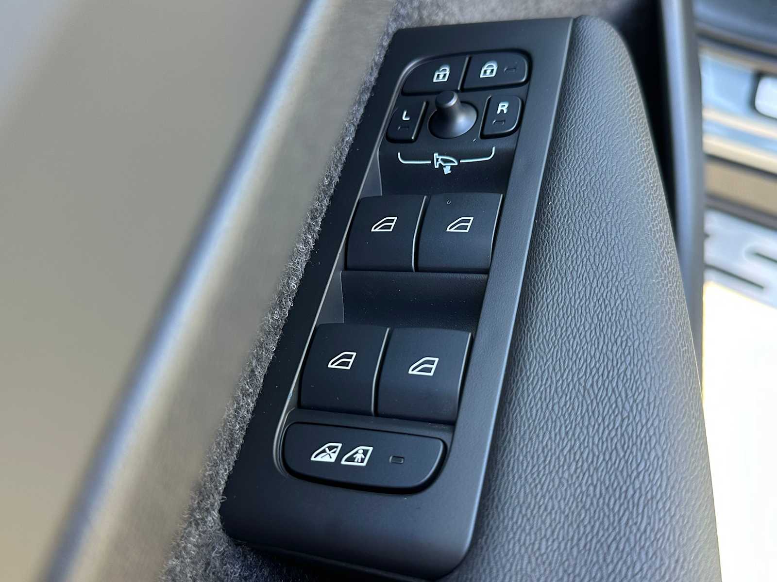 2025 Volvo XC40 Ultra - Photo 20