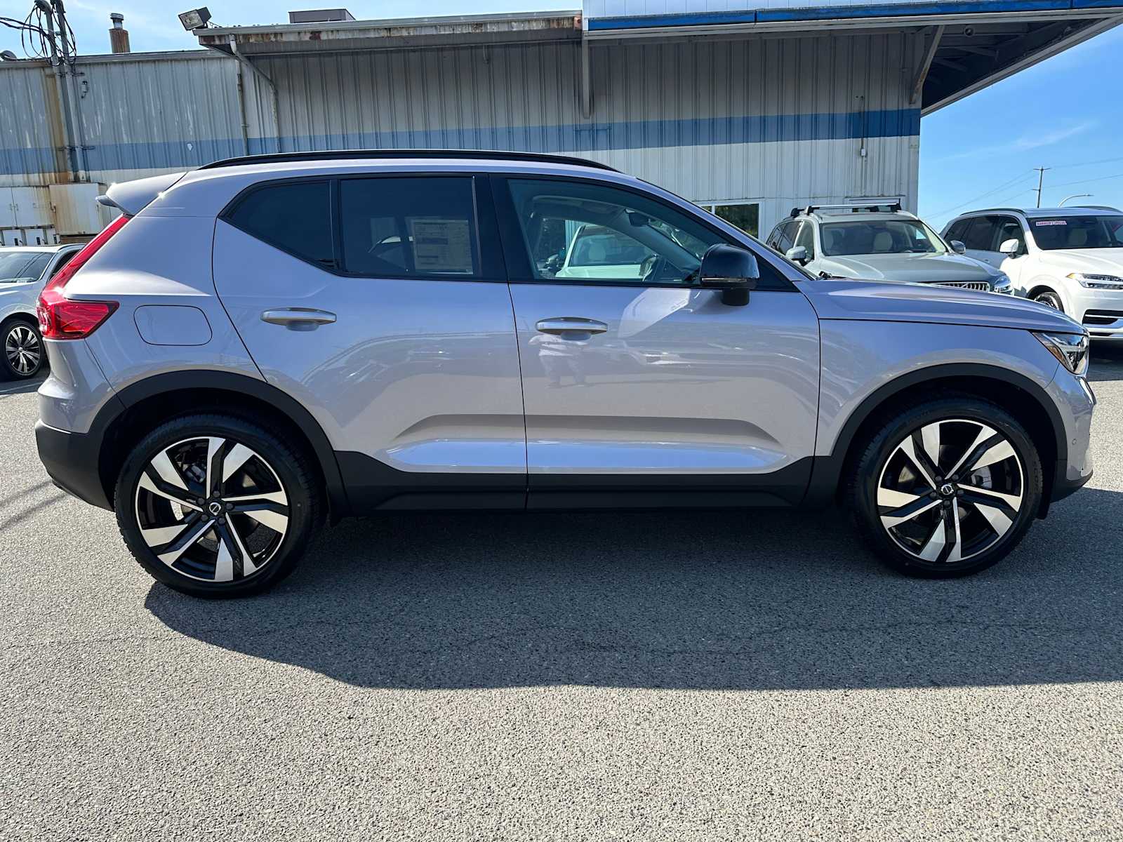 2026 Volvo XC40 photo 3