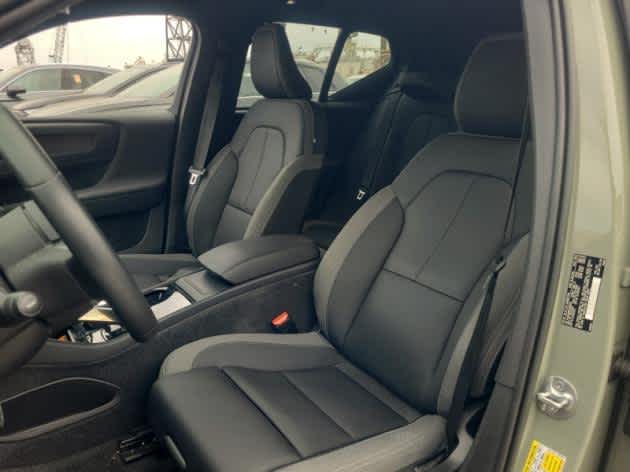 2023 Volvo XC40 Recharge Ultimate photo 2