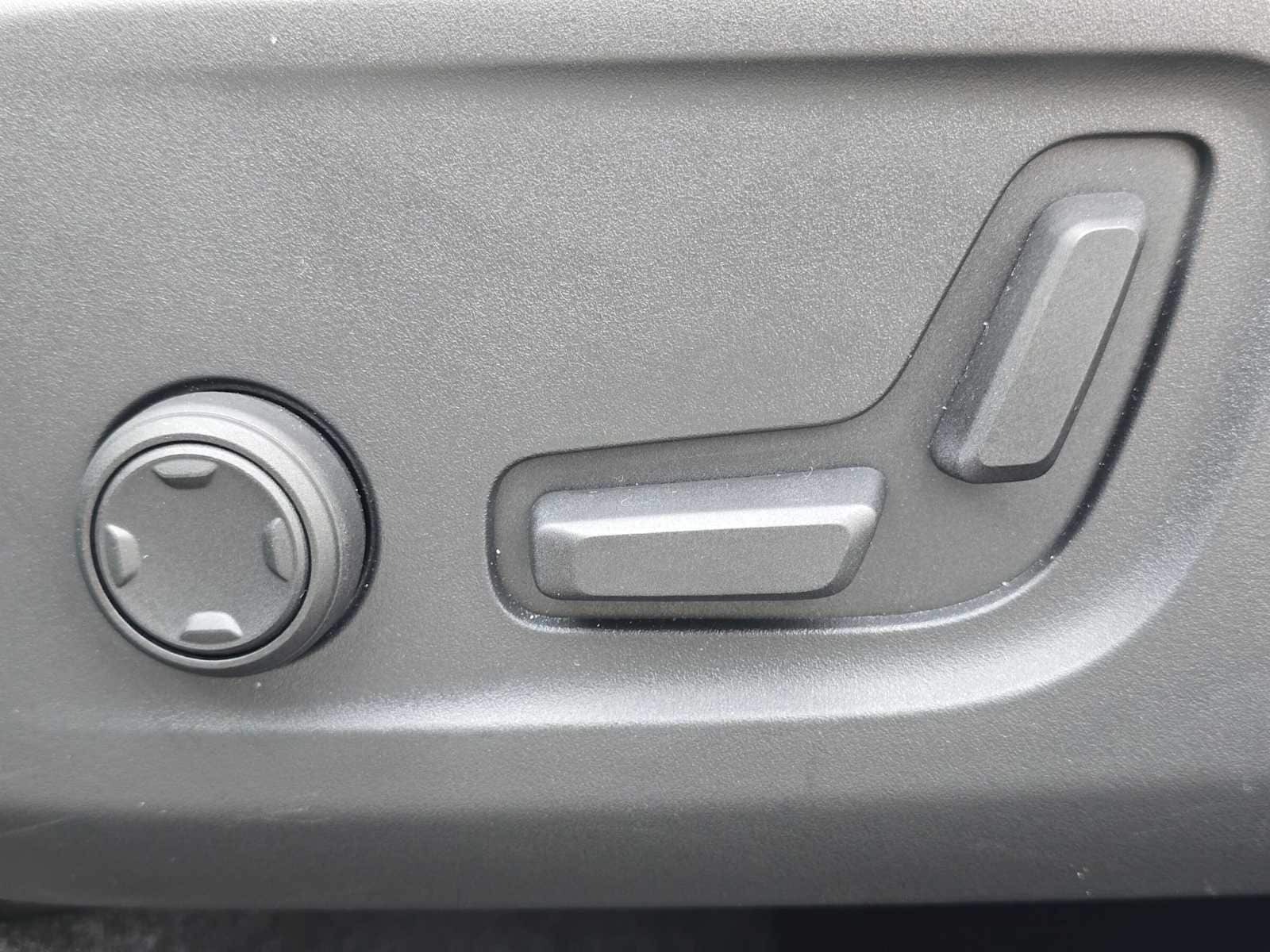 2026 Volvo XC40 Core - Photo 22