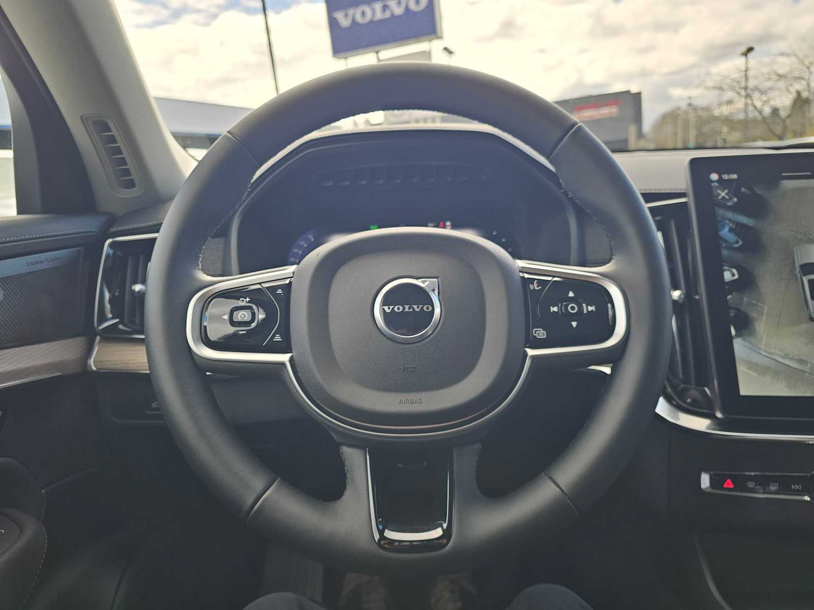 2025 Volvo XC90 Plus - Photo 23