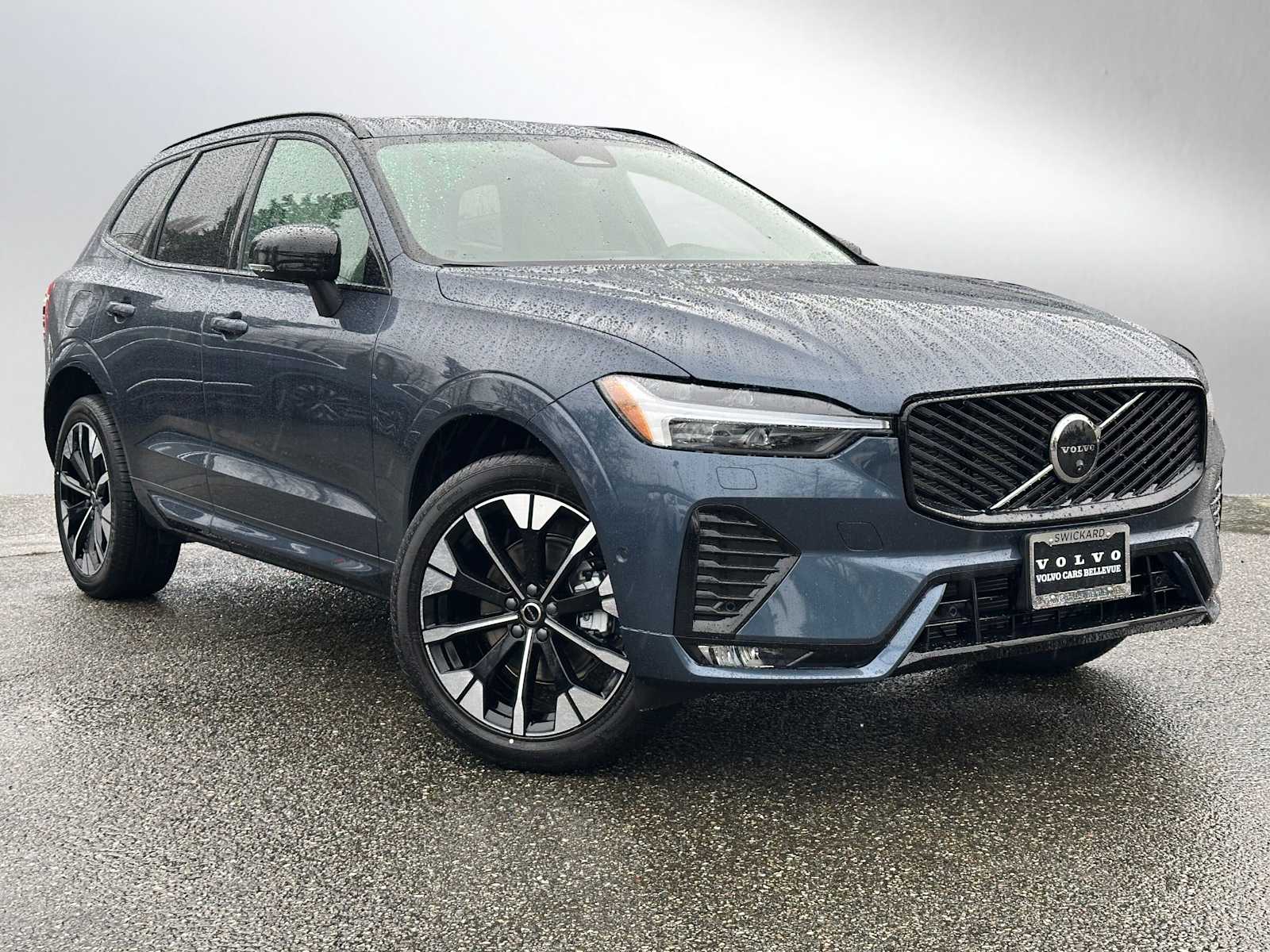 2026 Volvo XC60 Plus's photo