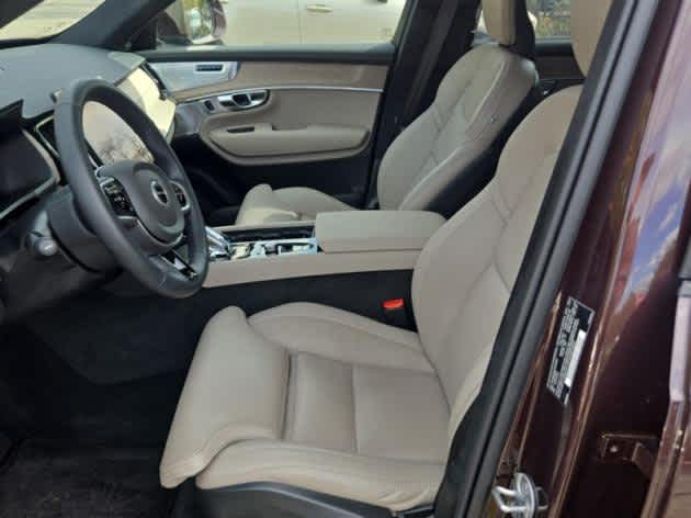 2025 Volvo XC90 T8 photo 2