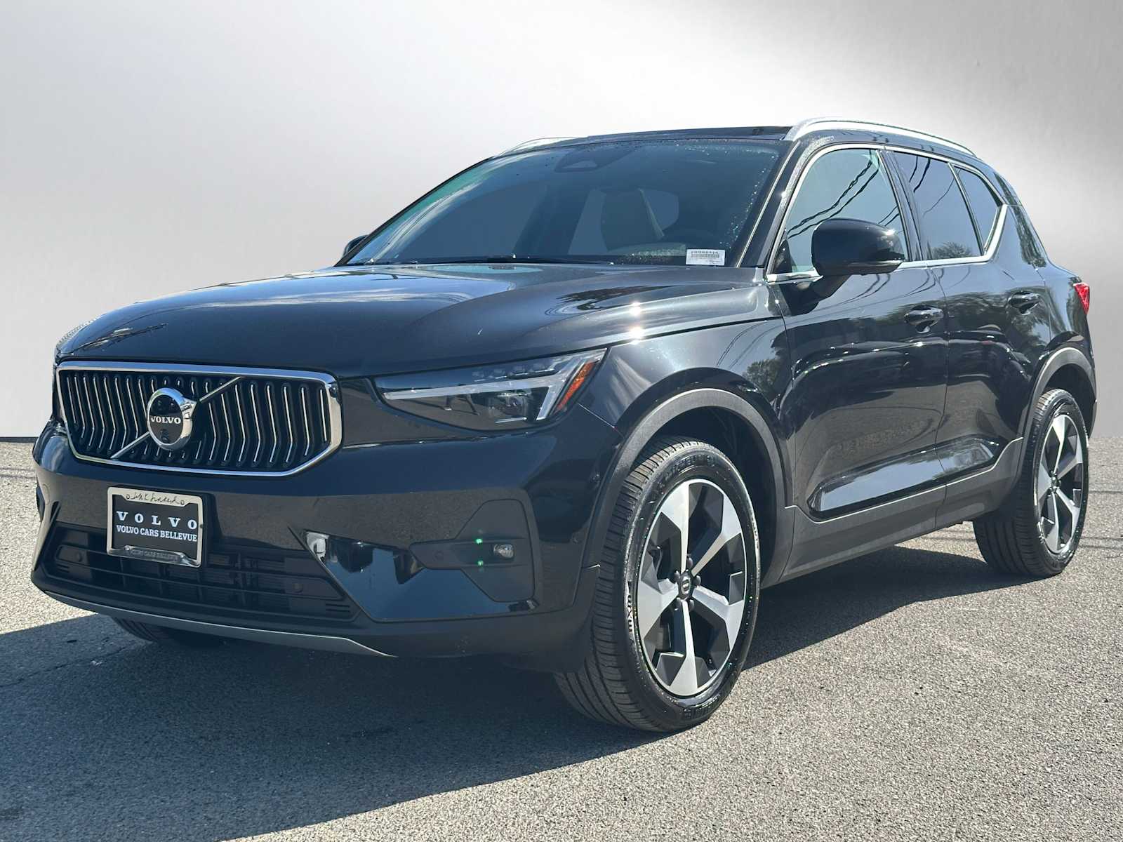 2025 Volvo XC40 Plus - Photo 7