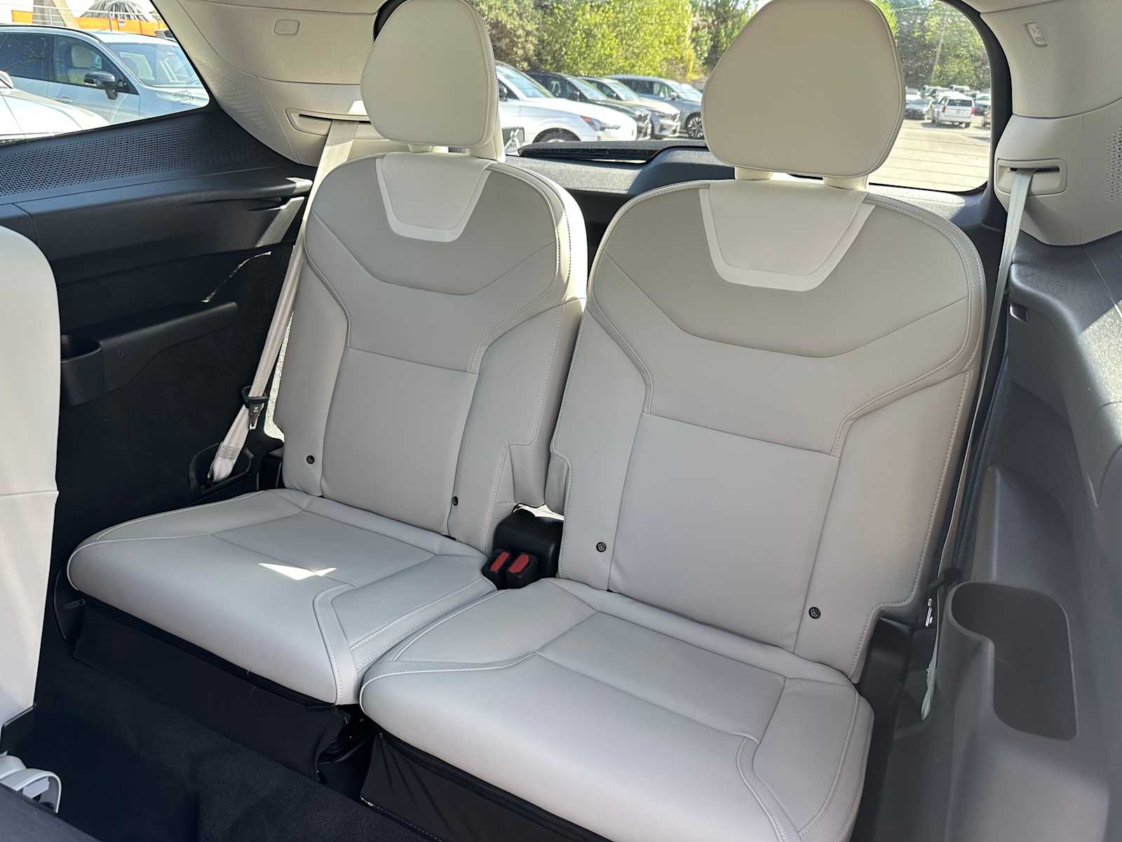 2025 Volvo EX90 Plus - Photo 17