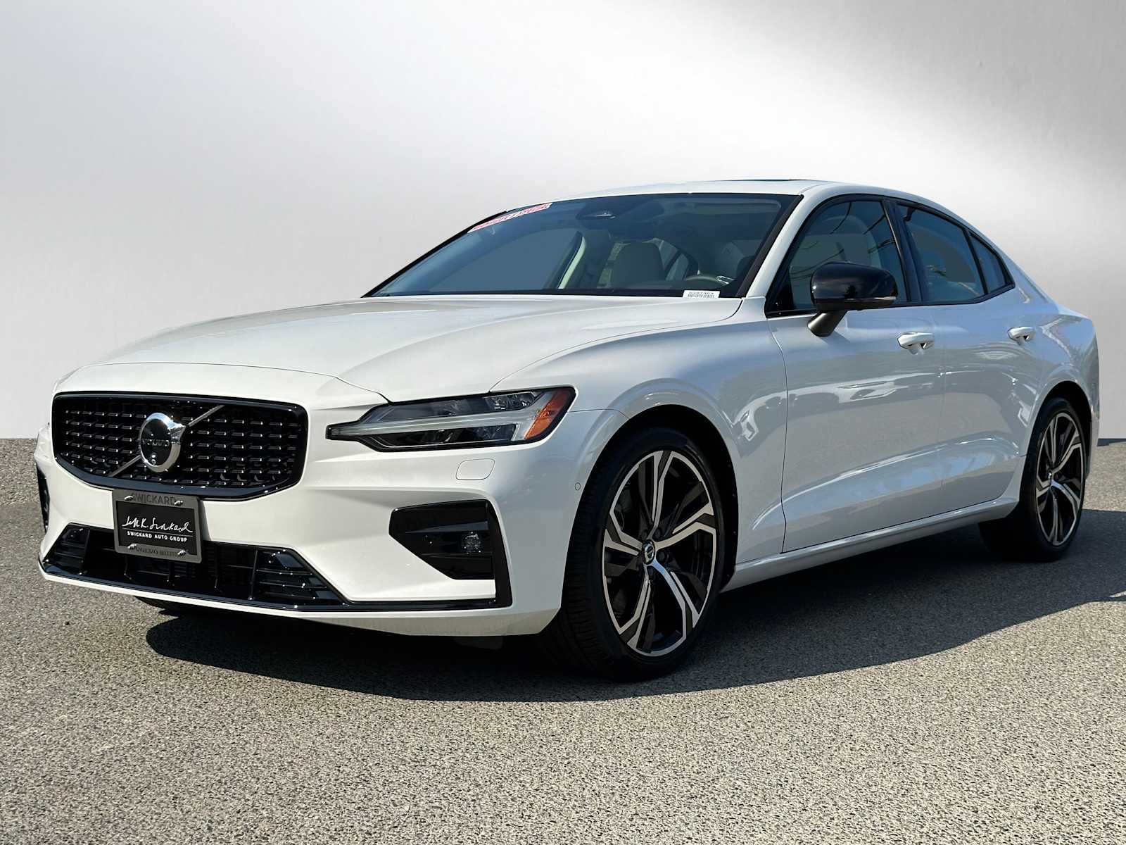 2024 Volvo S60 B5 Plus photo 3