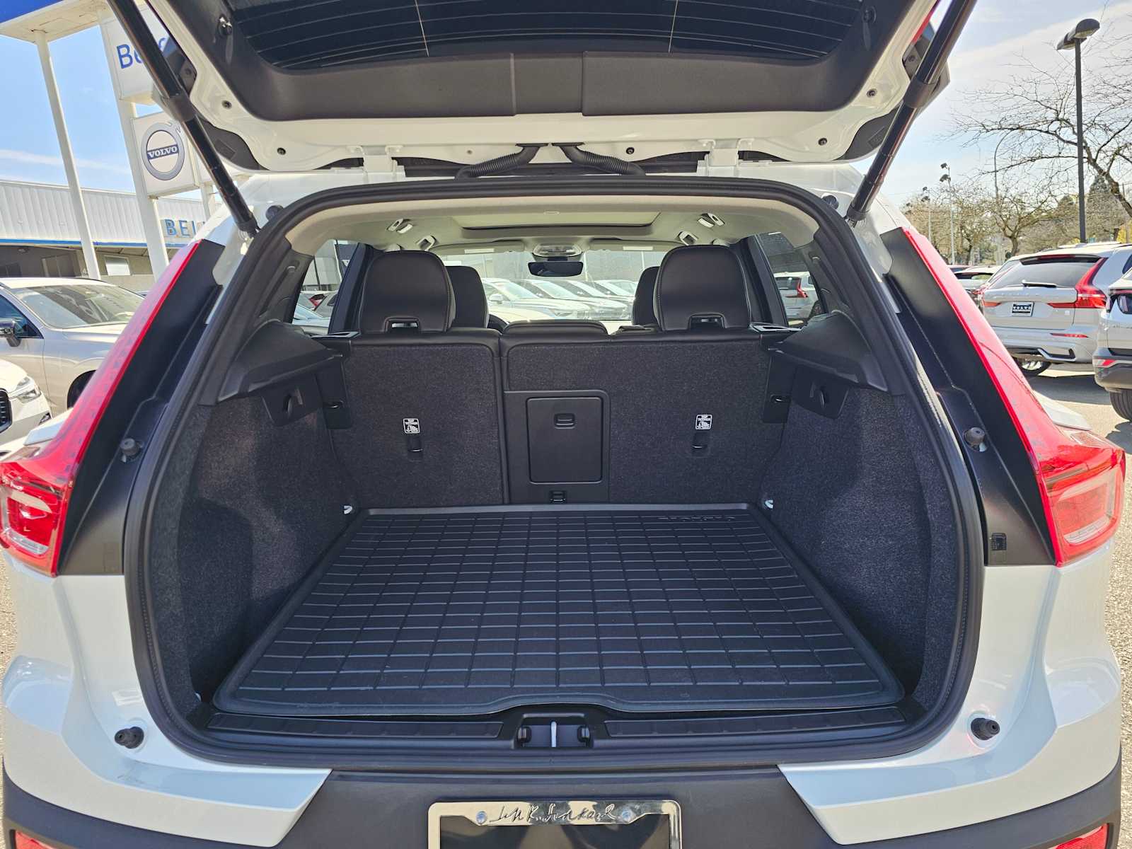 2025 Volvo XC40 Core - Photo 15