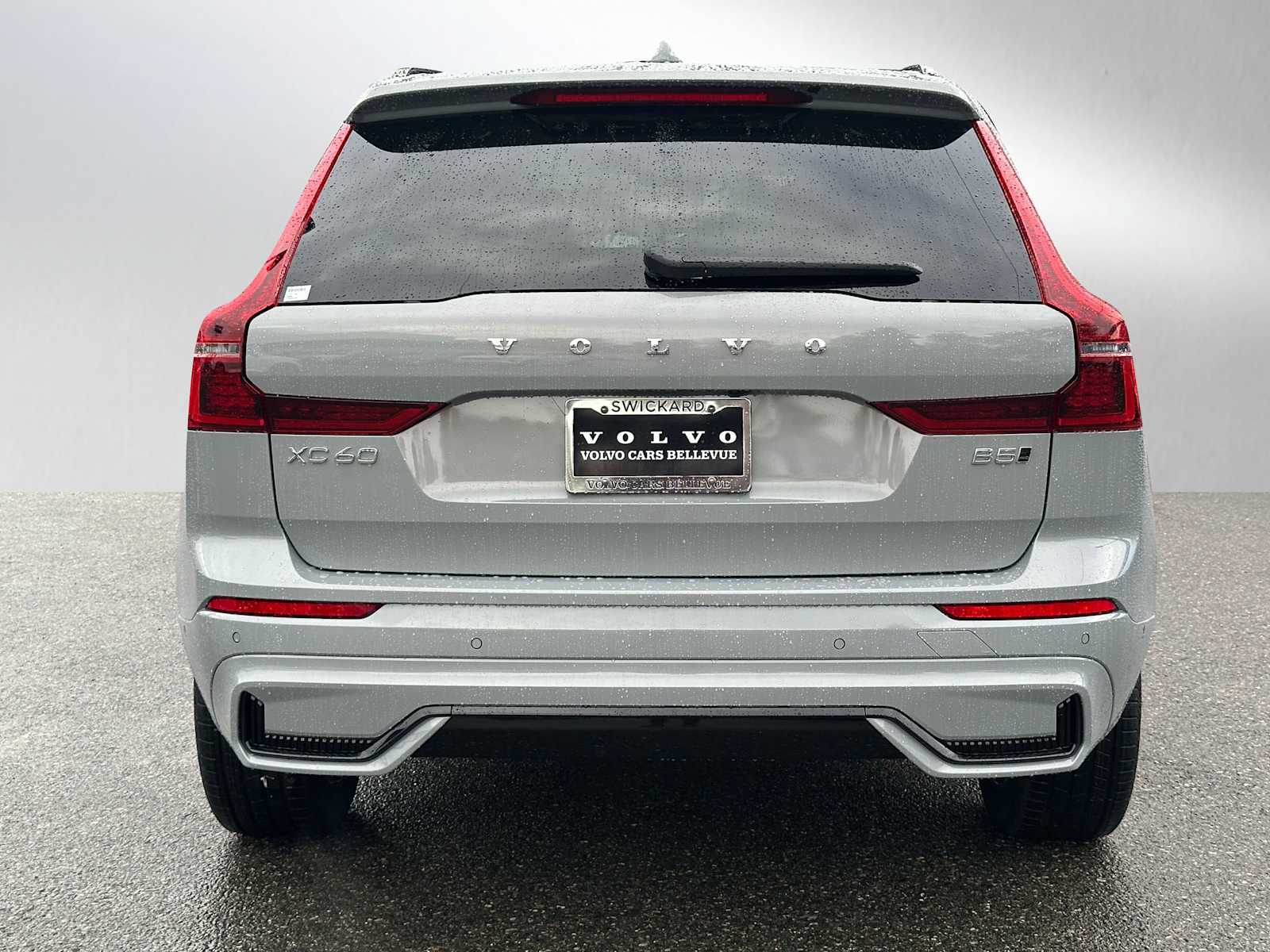 2026 Volvo XC60 B5 Plus photo 4