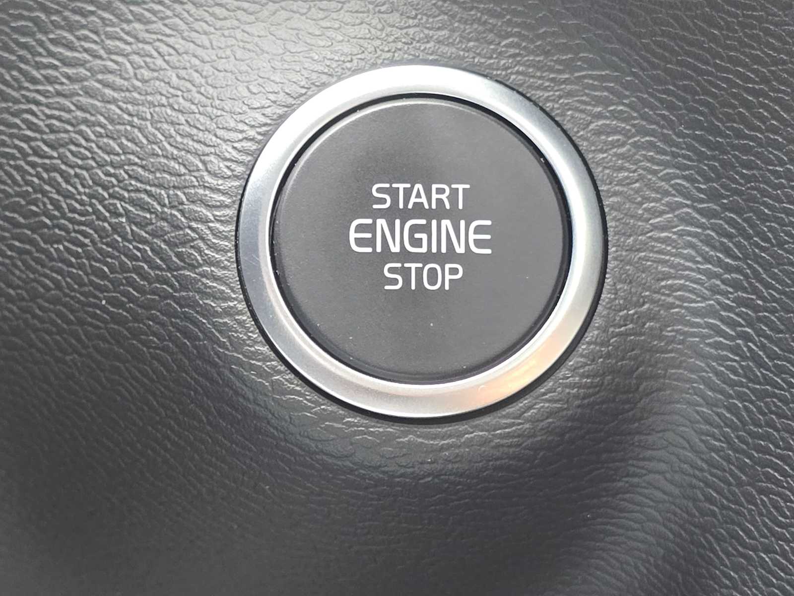 2026 Volvo XC40 Plus - Photo 32