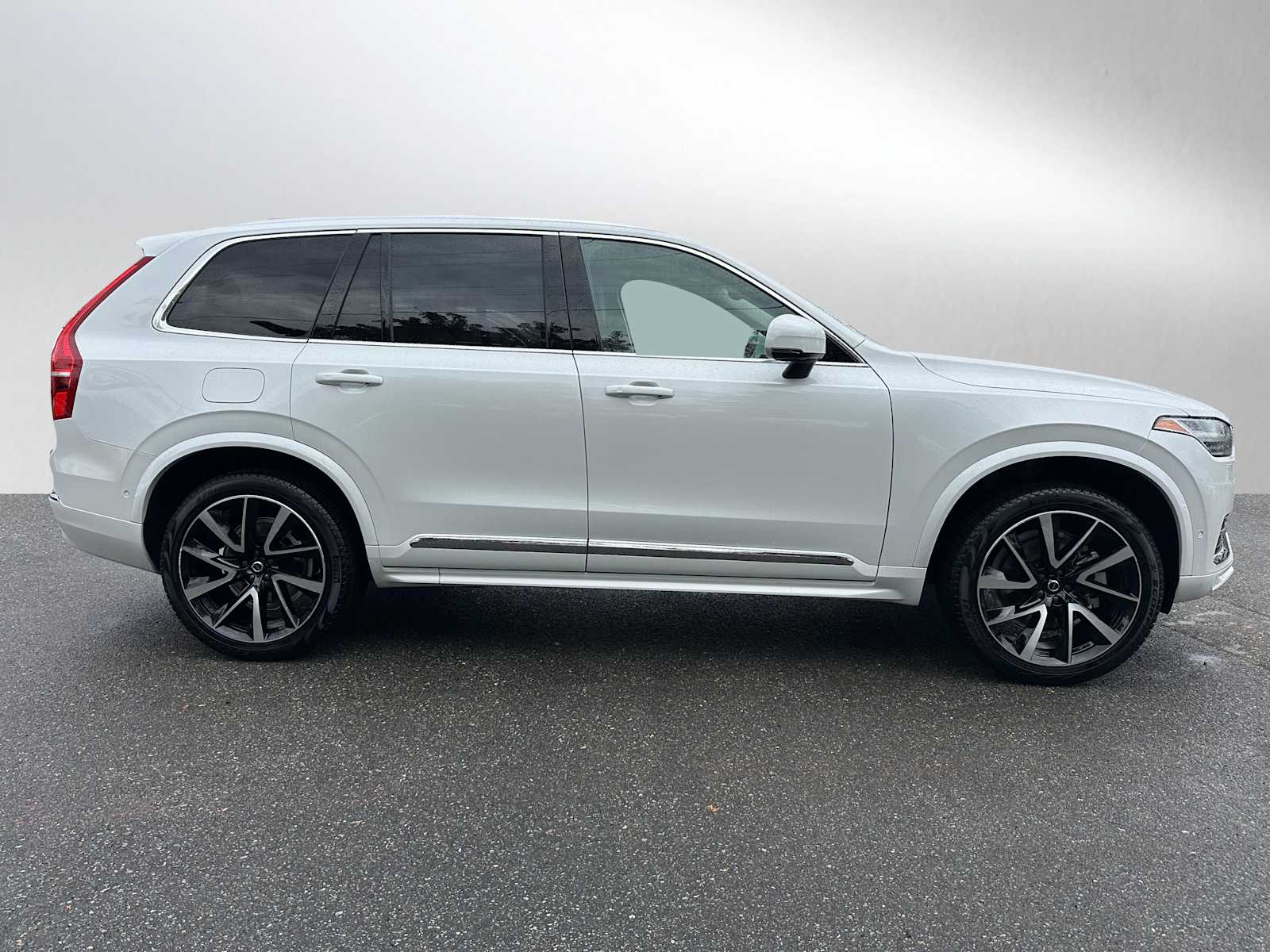 2025 Volvo XC90 Plus photo 2