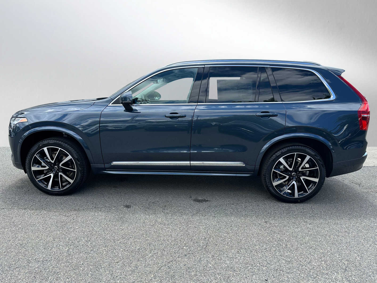 Certified 2024 Volvo XC90 Plus with VIN YV4062JE6R1254885 for sale in Bellevue, WA