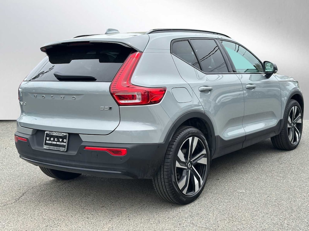 New 2026 Volvo XC40 B5 Ultra SUV