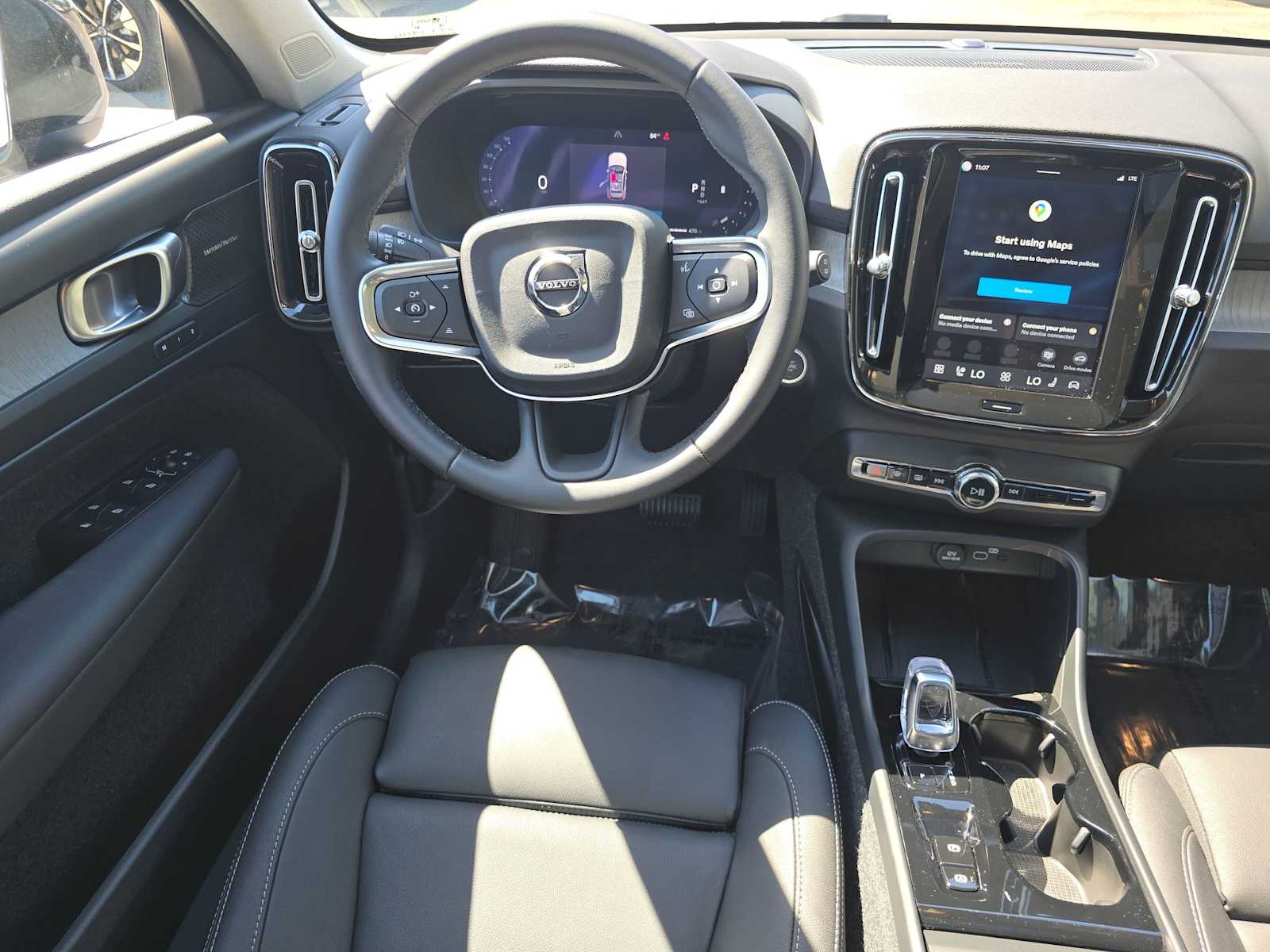 2026 Volvo XC40 Plus - Photo 17