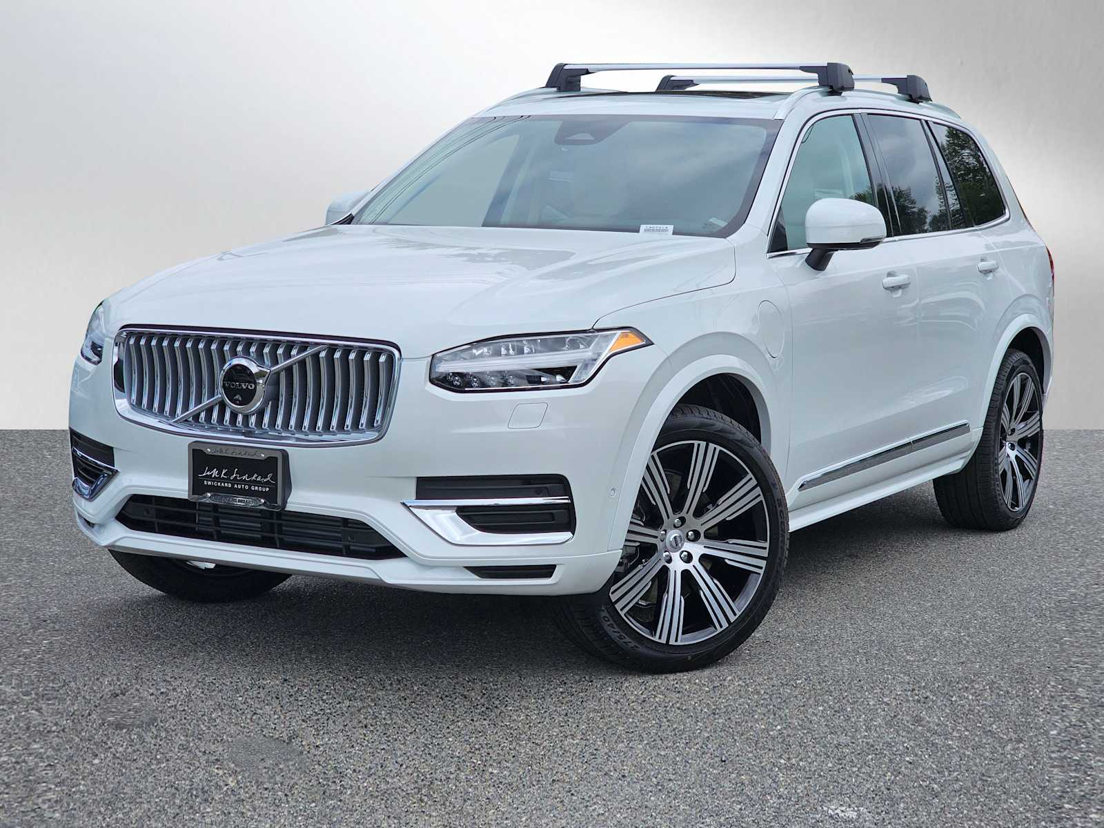 2025 Volvo XC90 T8 Plus photo 3