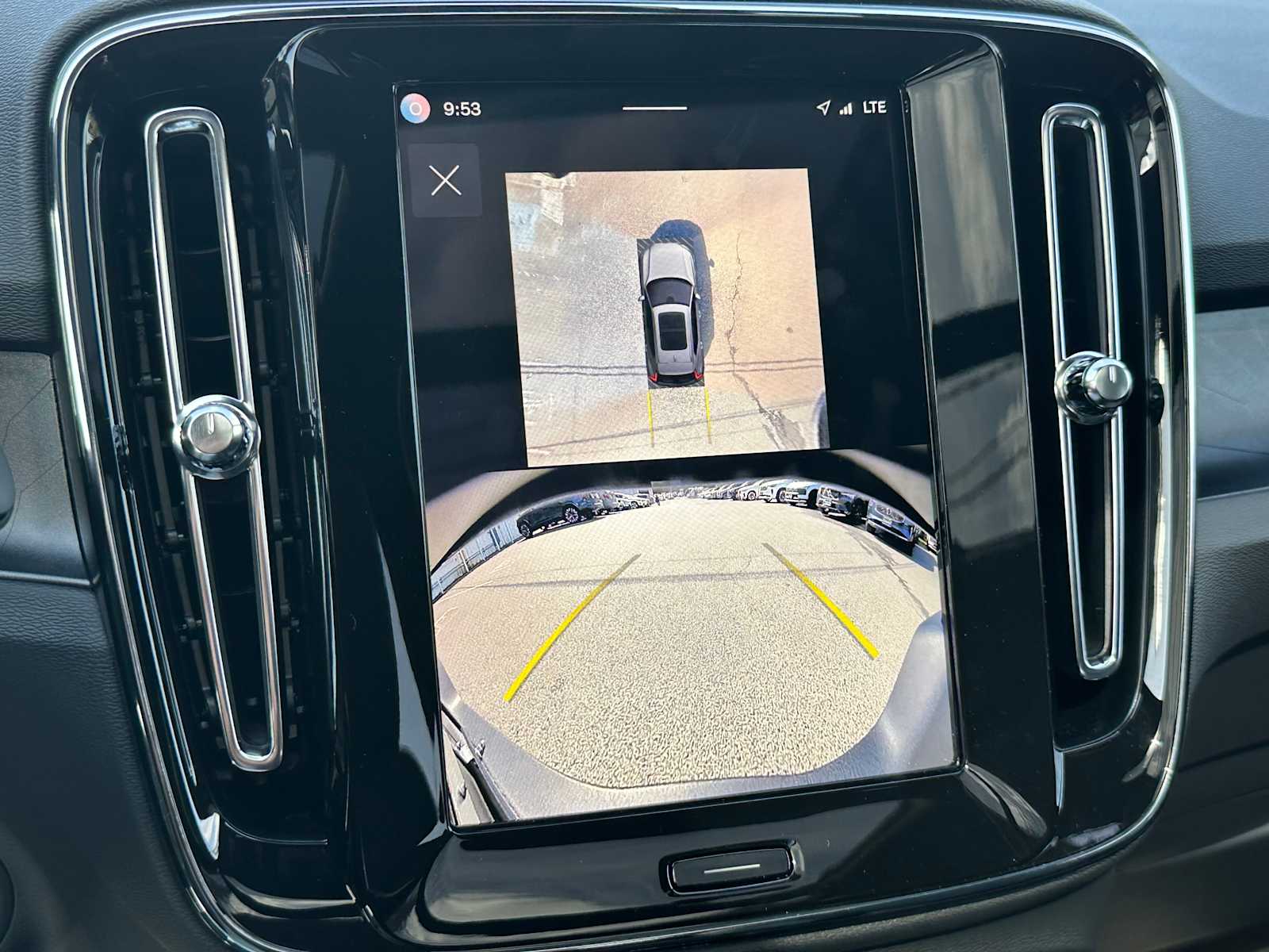 2025 Volvo EX40 Plus - Photo 26