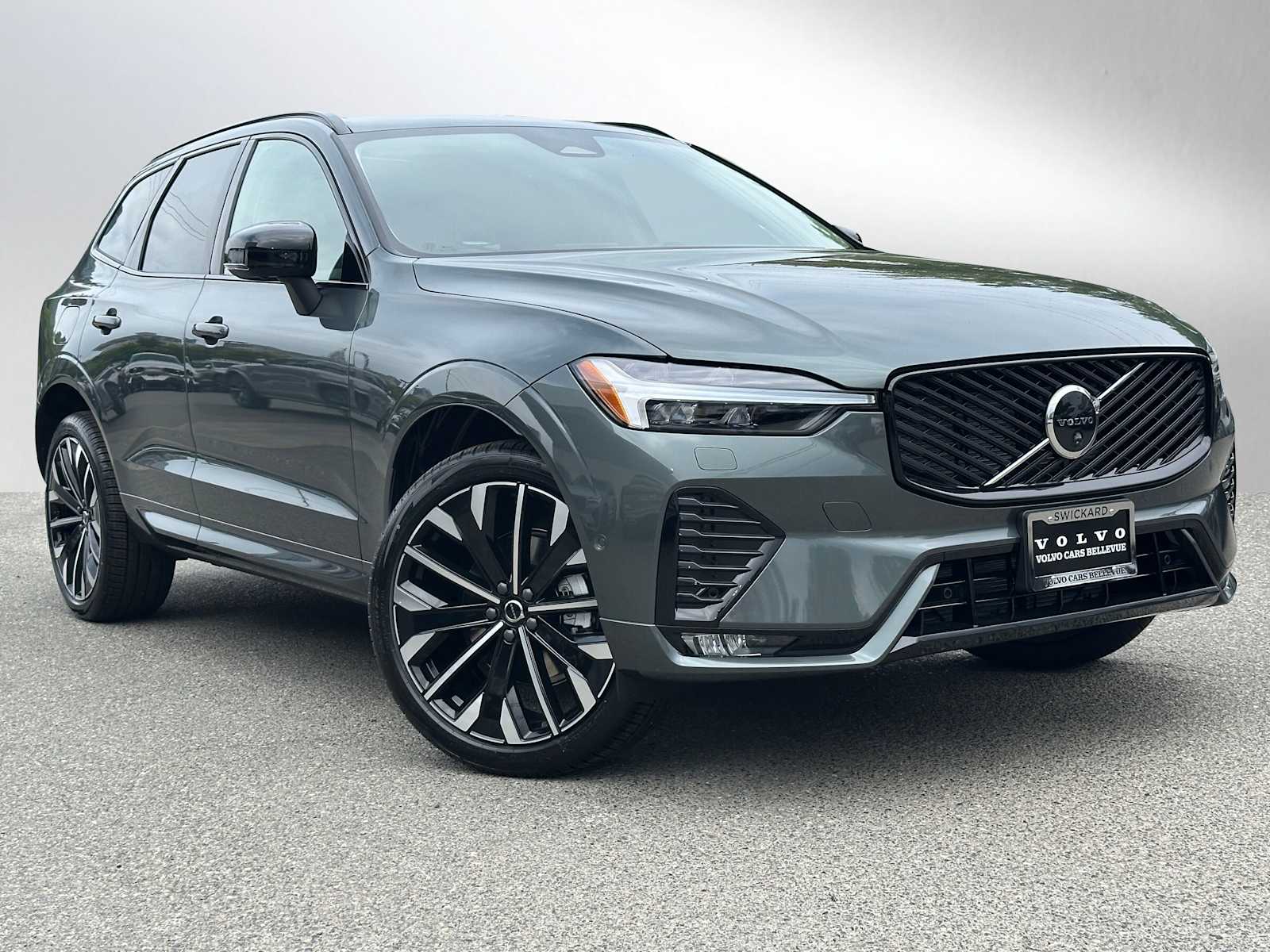 2026 Volvo XC60 B5 Ultra Dark AWD's photo