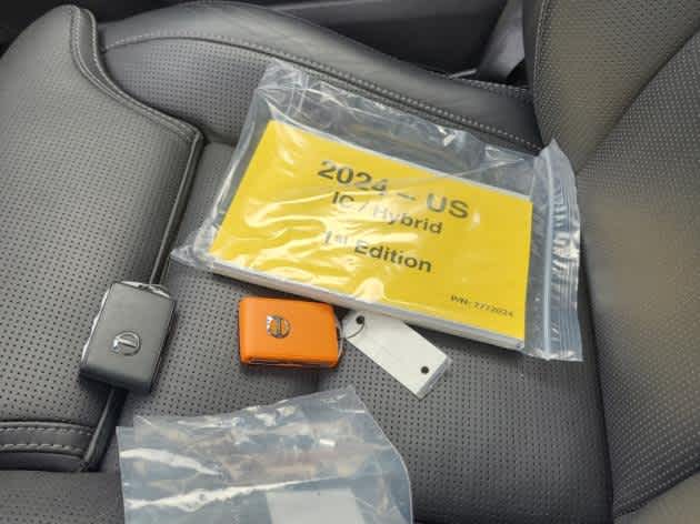 2024 Volvo XC90 T8 Ultimate photo 2