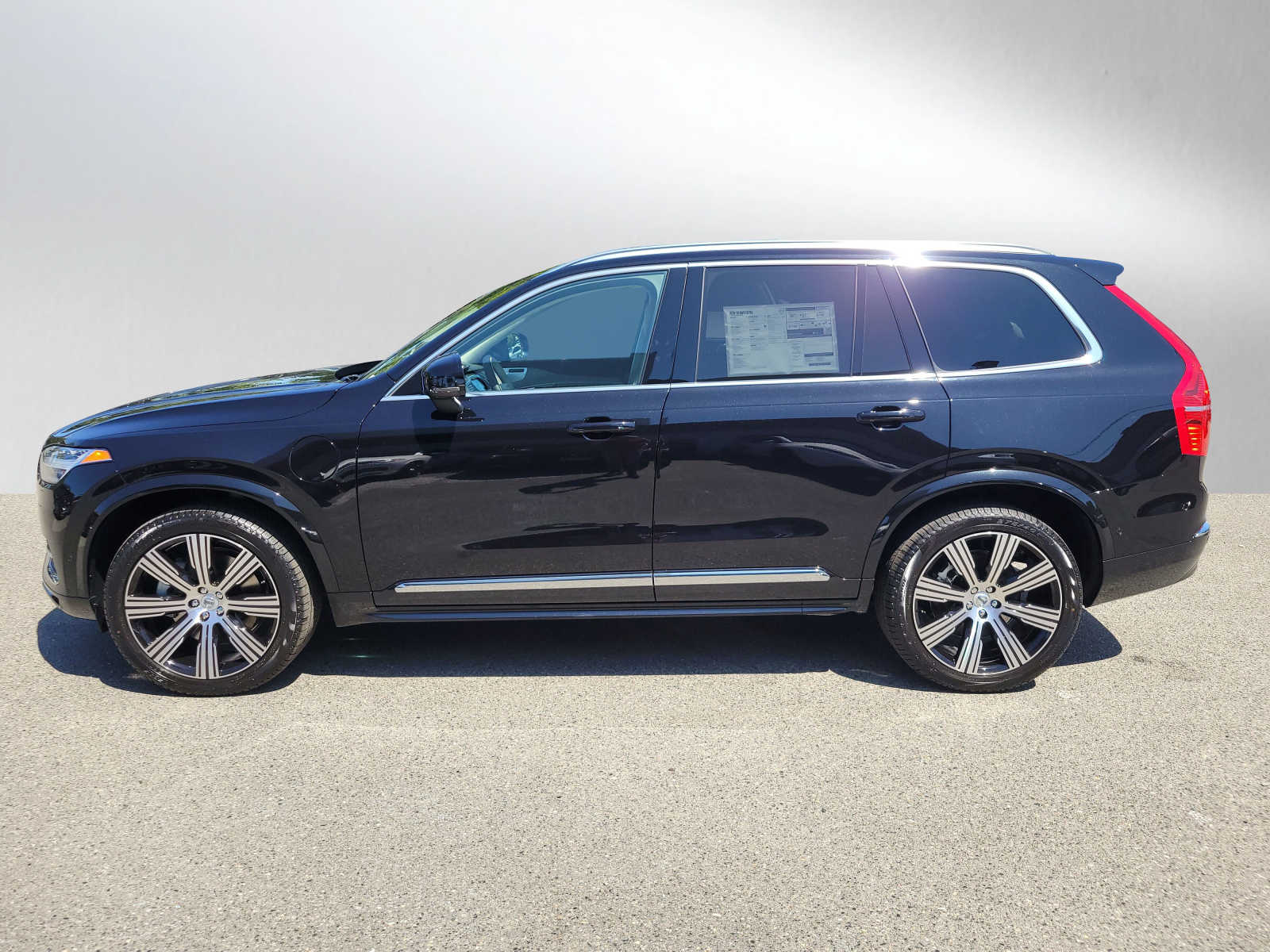 2025 Volvo XC90 T8 photo 2