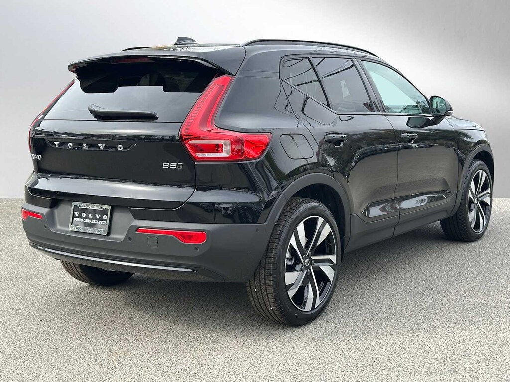 New 2026 Volvo XC40 B5 Ultra SUV
