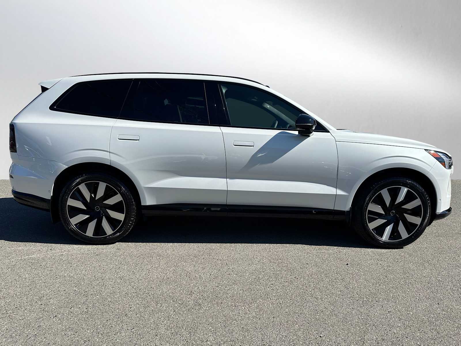 Used 2025 Volvo EX90 Plus with VIN 7JDEV3VK5SG006428 for sale in Bellevue, WA