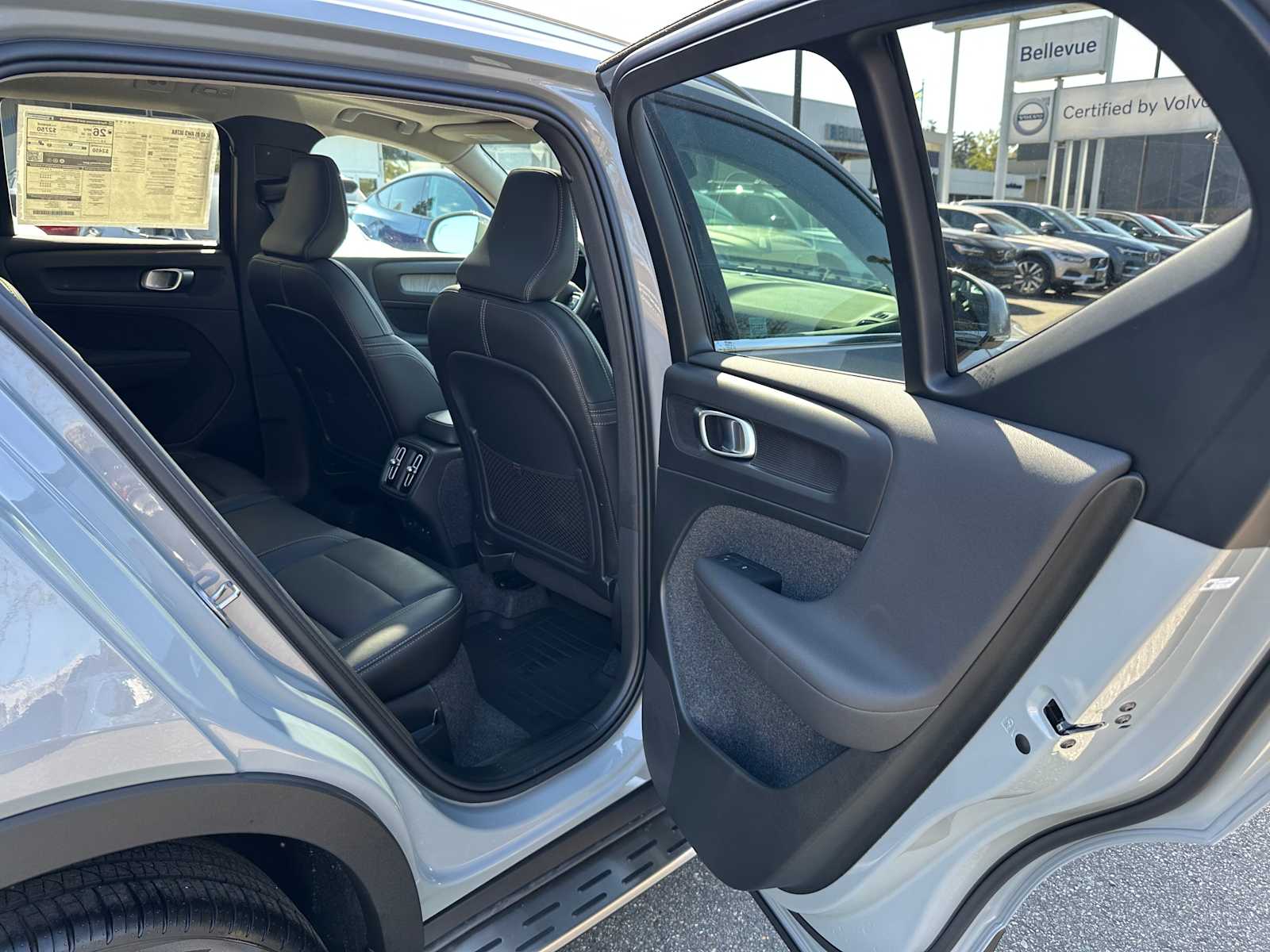 2025 Volvo XC40 Ultra - Photo 12