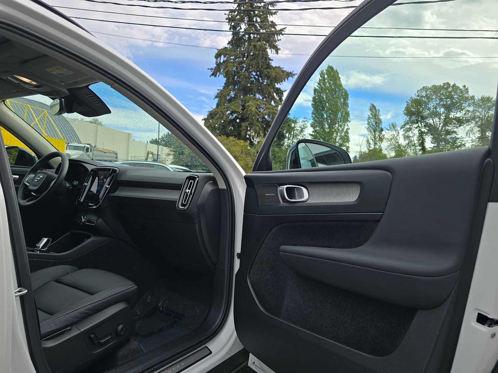 2026 Volvo XC40 Ultra - Photo 11