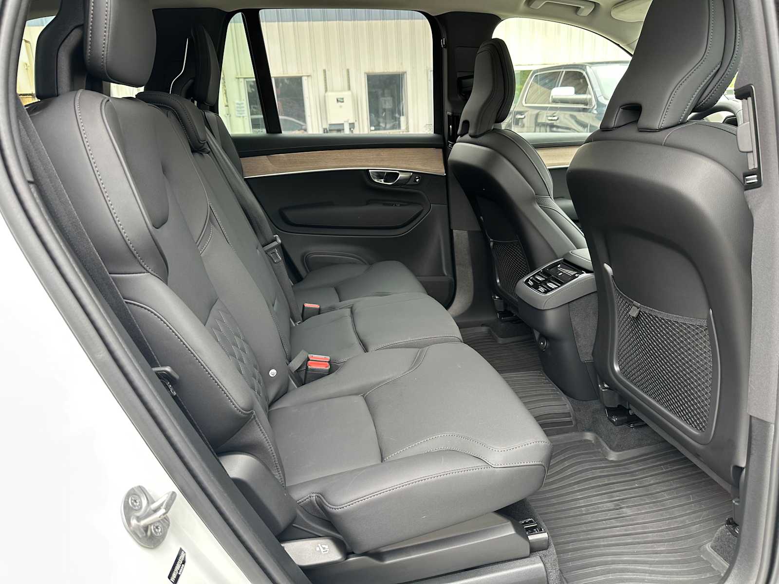 2025 Volvo XC90 Plus - Photo 12