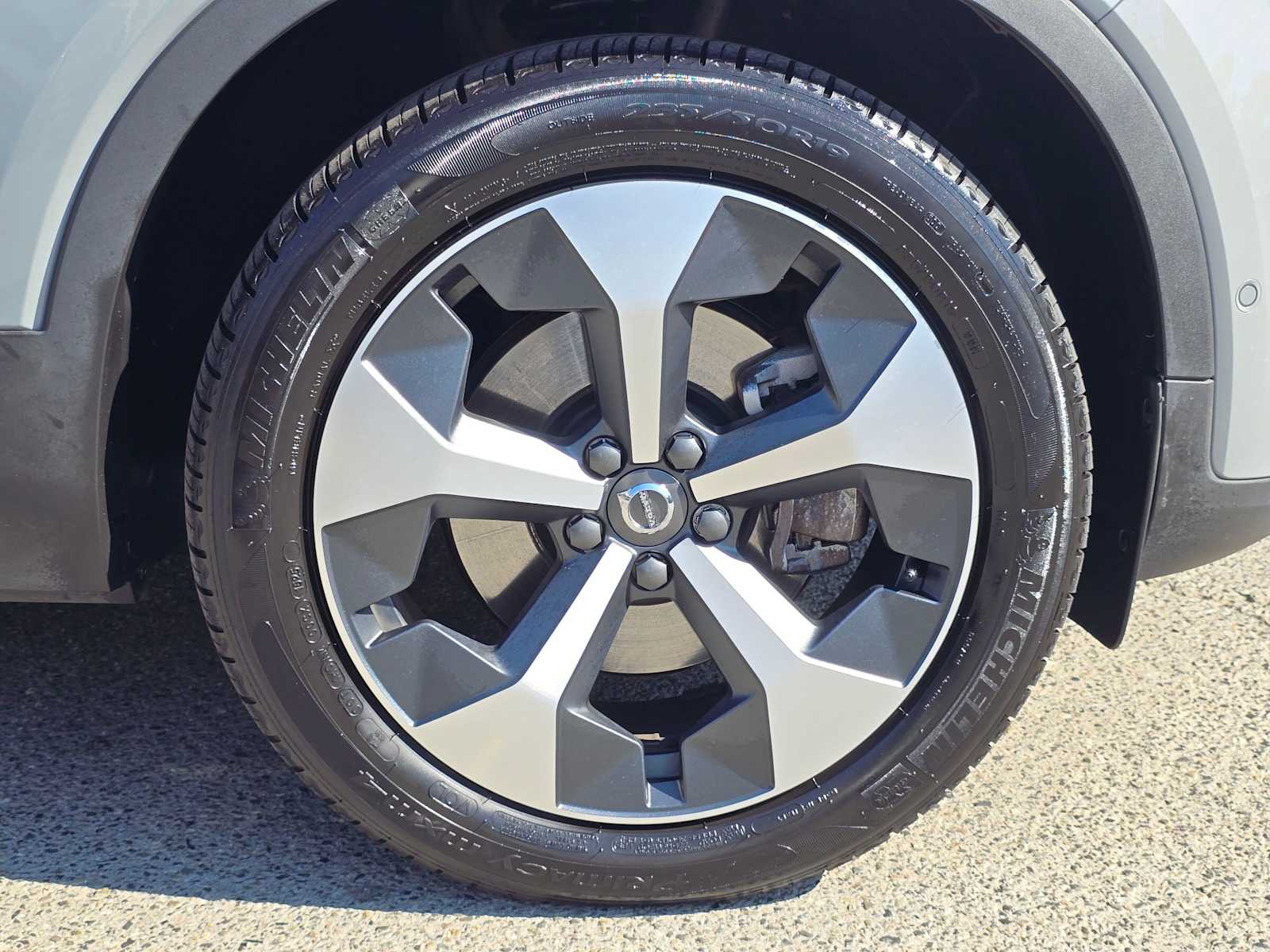 2026 Volvo XC40 Plus - Photo 9